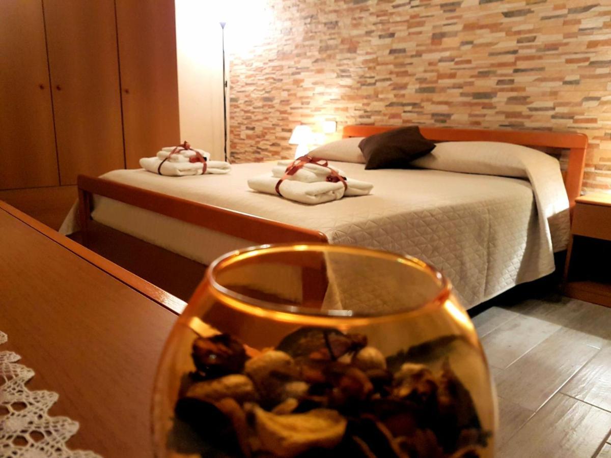 Il Vicoletto Bed & Breakfast Frascineto Ngoại thất bức ảnh