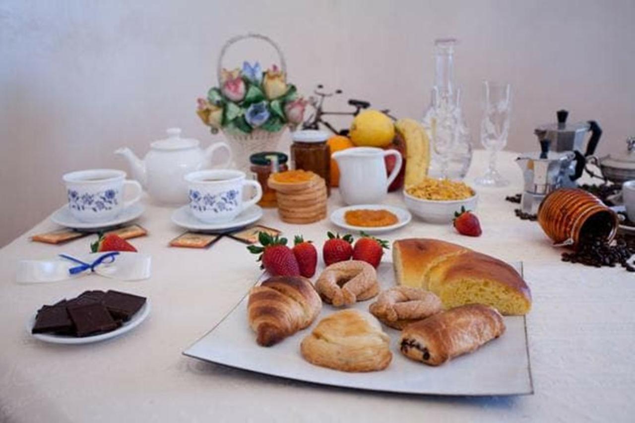 Il Vicoletto Bed & Breakfast Frascineto Ngoại thất bức ảnh